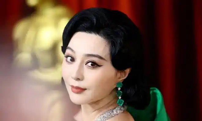 范冰冰奥斯卡营销翻车精修图都难掩脖颈纹评委身份遭嘲讽