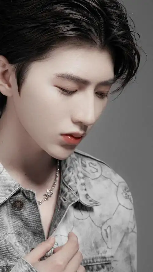 蔡徐坤三宫格壁纸——蔡徐坤三宫格壁纸高清-星座梦城