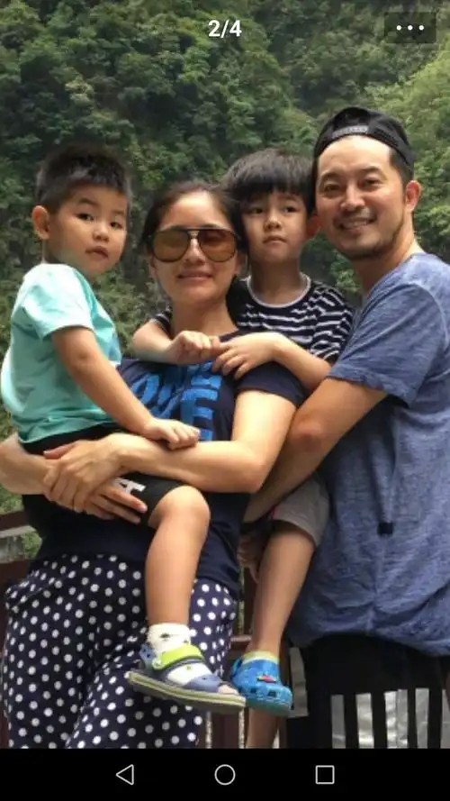 沙溢胡可一家的全家福!沙溢不让评论肚子