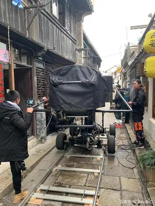 电视剧《三十而已》完美收官,幕后拍摄花絮照片来一波!