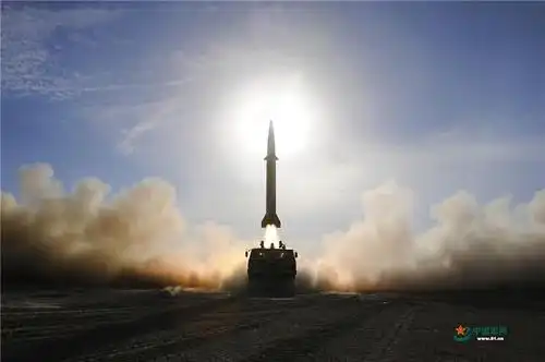 中国东风导弹10发齐射!这一招太厉害,反导弹只能跪了