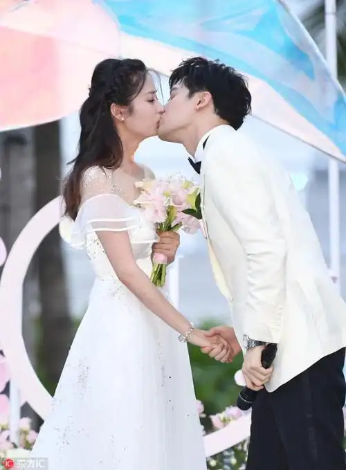 5月15日,付辛博与颖儿在巴厘岛举行婚礼.