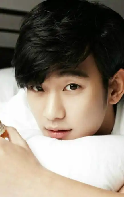 p>金秀贤,1988年2月16日出生于韩国首尔,韩国男演员.