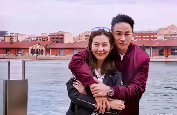 何润东:三度告白孙俪被否,41岁娶美妻,如今恩爱多年无子也甜蜜