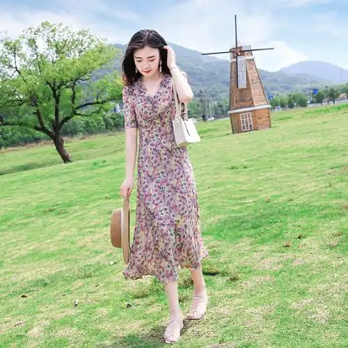 紫色连衣裙女2021新款夏装韩版气质显瘦v领碎花雪纺裙子女夏长裙