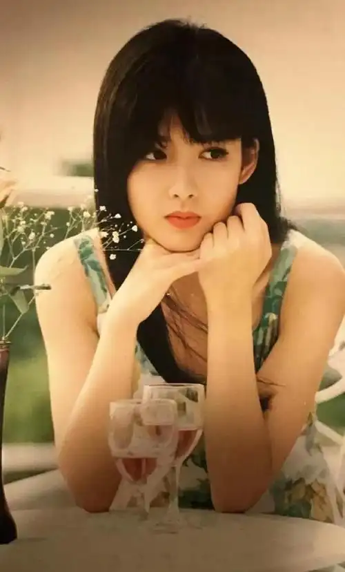 周慧敏高清美艳写真,美丽惊艳!__财经头条