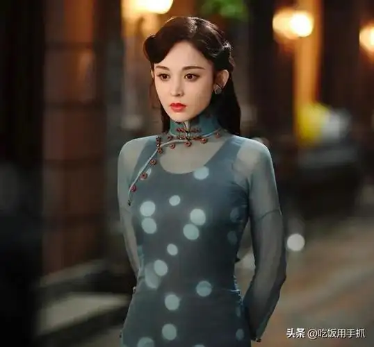 古力娜扎国民旗袍装显示自己完美身材曲线