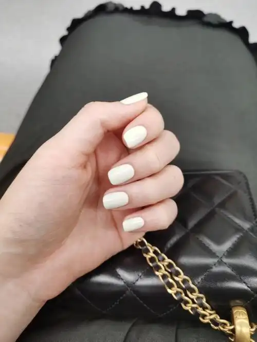 夏日纯色美甲简约高级