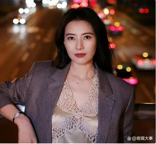 《庆余年2》:本来是冲着李沁去的,却被42岁的女n号惊艳了