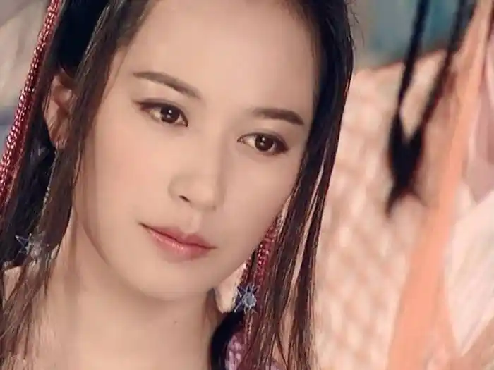 俞飞鸿《小李飞刀》【惊鸿仙子】她原名杨艳,明艳不可方物.