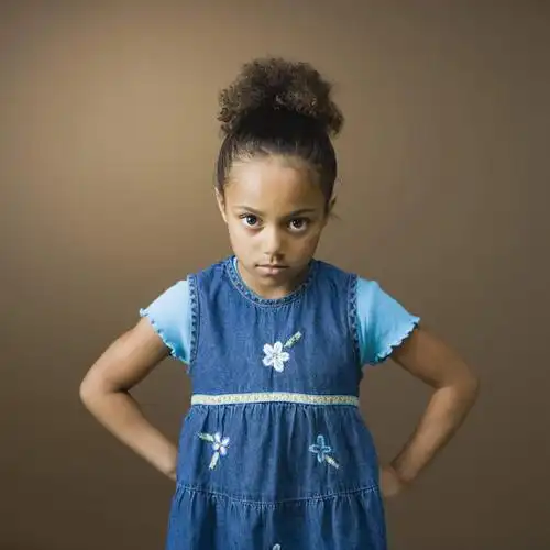 西方人,儿童,一个人,站,方图,室内,白天,正面,纯洁,欧洲,非洲,黑人