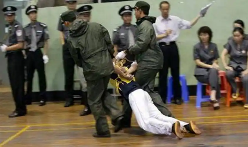 也更不会轻易看到执行死刑的现场