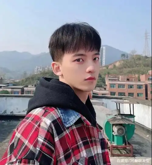 男生还对自己的发型不满意?2021年就剪这3款,剪完新潮又帅气!