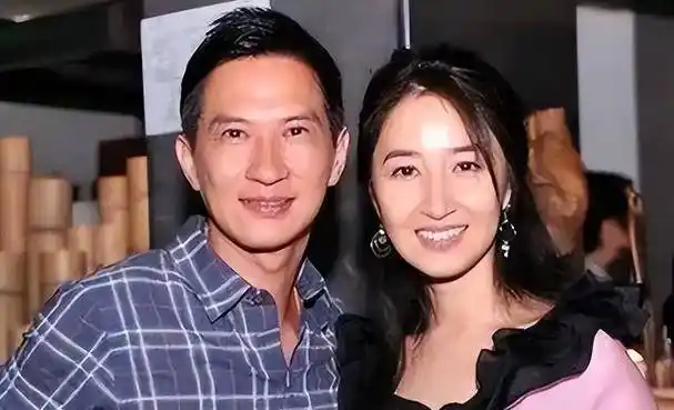 她是90年代tvb女神,39岁嫁张家辉,为爱弃事业,却活成人生赢家_关咏荷