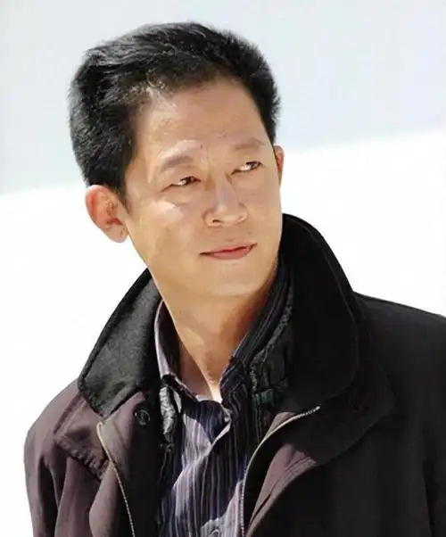 王志文,中国内地著名男演员,以深情厚意的演技和性格而闻名.