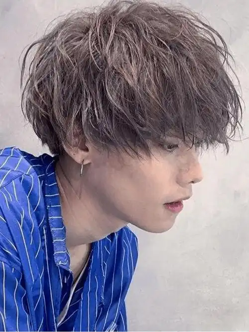男生短发蓬松烫发型!_北京市