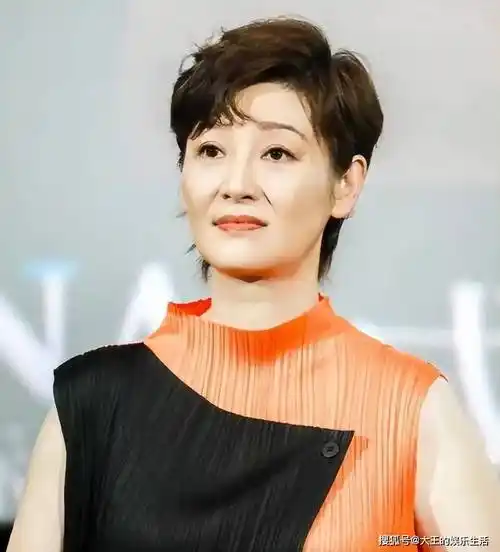 想不到2月还没结束,国家一级演员徐帆,就给影视圈演员敲警钟_事业