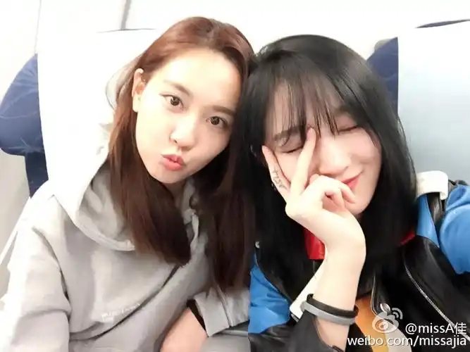 9日,孟佳通过自己的微博账号发布新动态,"hi@missa霏"晒出了两人在