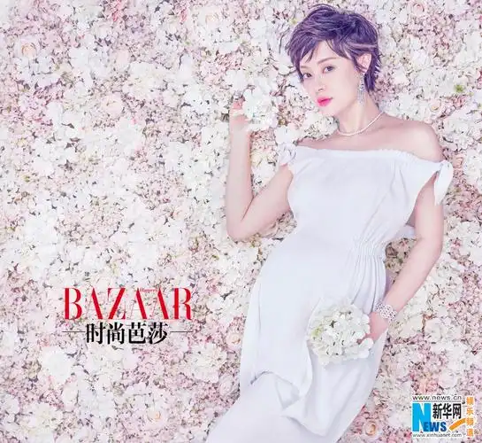 孙俪挺孕肚登杂志封面大秀辣妈曼妙曲线