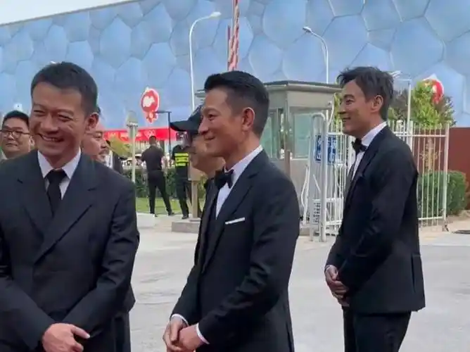 看刘德华的身高,终于知道港片为什么好看了_明星_内地_现实