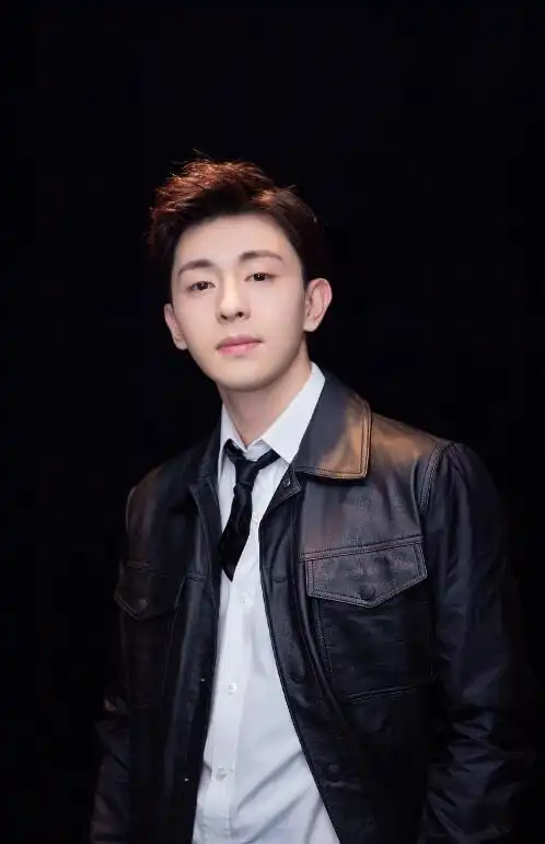 邓伦朋克风写真 _ 邓伦朋克风写真[图片专辑] _ 图片网