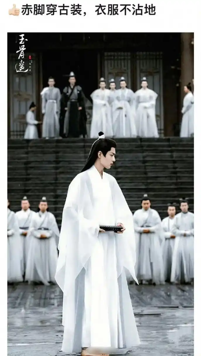 看到肖战赤脚穿古装不拖地,忽然突然意识到男演员身高的重要性了