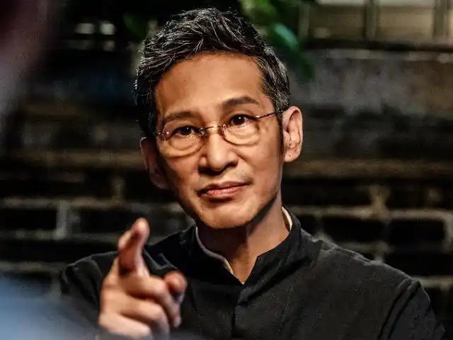 老戏骨王劲松陪89岁母亲看病!