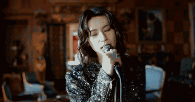 小鬼在戴一种很新的耳环##小鬼good家族有新成员了