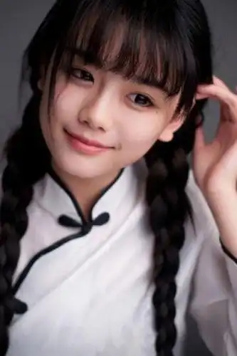 南笙姑娘接拍《男人装》火辣大片 曾以纯情造型火爆网络