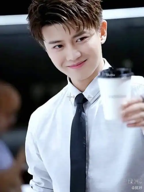 任嘉伦微博写真图片集