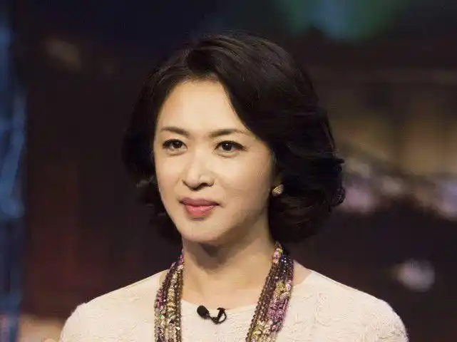 金星解除禁言后首次发文我心怡然迎风起舞红色配图有深意