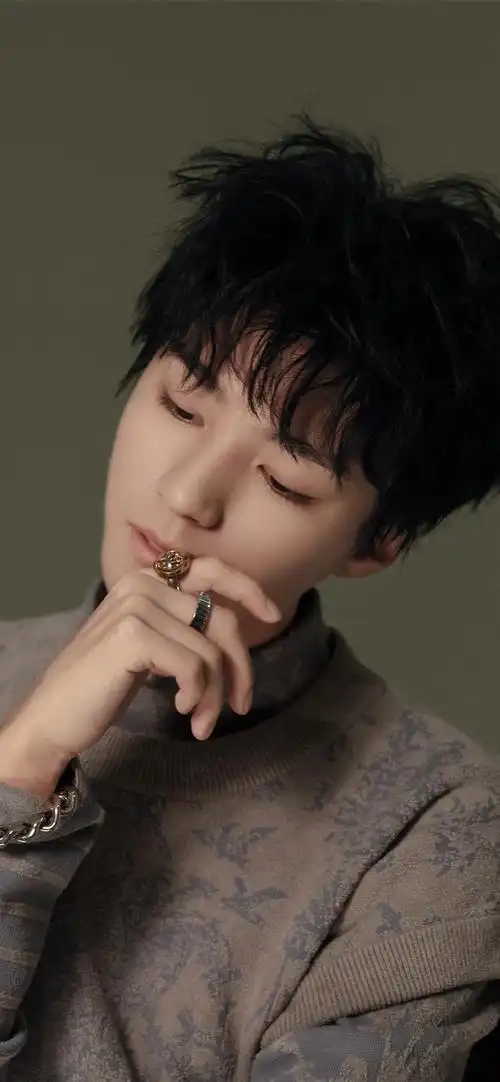 王俊凯时尚帅气写真手机壁纸