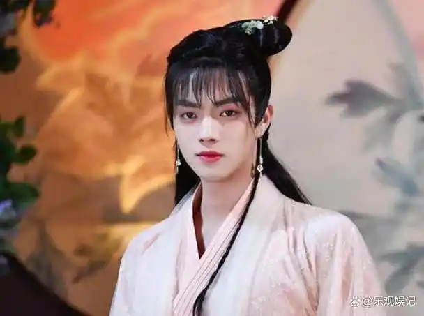 男演员女装扮相很抓人,我也只是服陈晓,梦回陈晓版《霸王别姬》