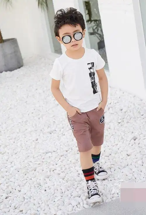 五岁小男孩发型图片大全赏析 活泼帅气男孩子剃短头发打造