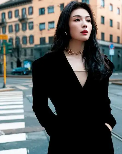 刘涛,大名tamia,是一位生于1978年的美丽女子,身世江西南昌,毕业于