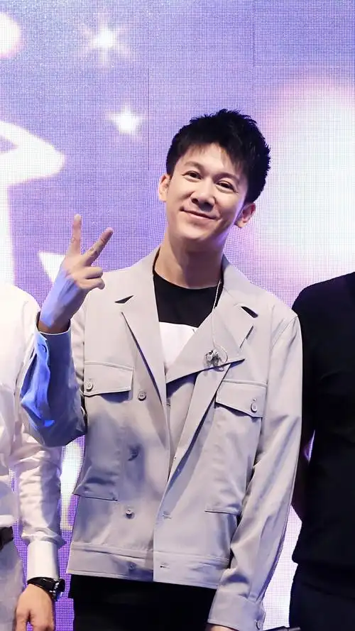 凭借我是唱作人收获海量粉丝的著名音乐人高进受邀红星美凯龙十一周年