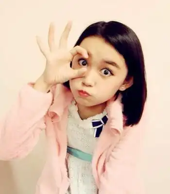 蒋依依拍照从不用美颜14岁短发照曝光果然从小美到大