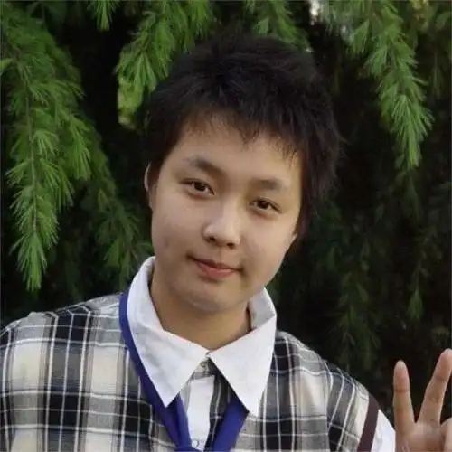 易烊千玺,排名第五,出生于2000年的湖南怀化市.