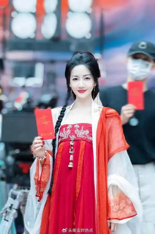 网剧仿妆开机挑战升级陈欣予一人分饰两角