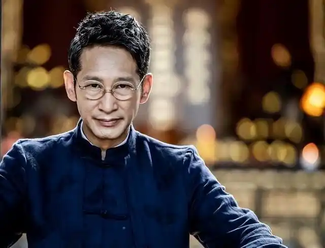 ""金牌配角"的王劲松,与陈道明,王志文相当的"老戏骨".