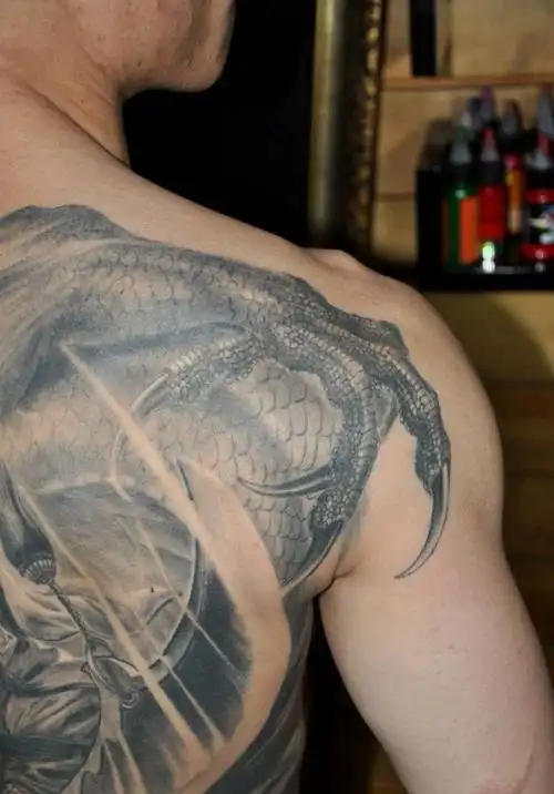 《龙斩》恢复三年后纹身图片_背部成品人物传统关公关羽纹身图案