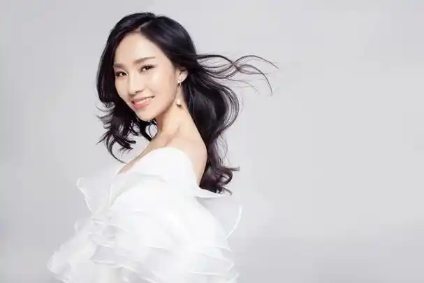 中国乐坛唱跳型实力女歌手——杨青焕