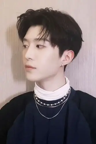 范丞丞在线比心