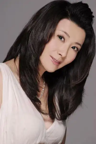 王静20年后重回话剧舞台 领衔出演新版《秋瑾》