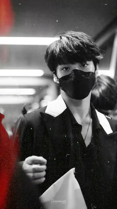 刘耀文美拉德西装