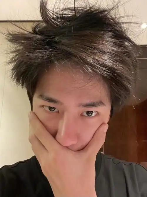 王一博早期自拍