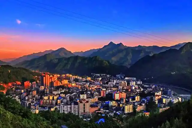 (风光优美的城口县城)