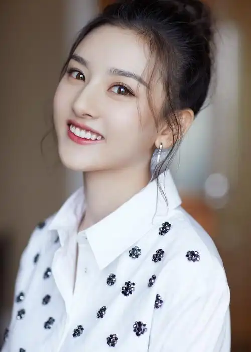 5位95后高颜值的女明星,张雪迎清纯可爱,宋祖儿笑的很甜