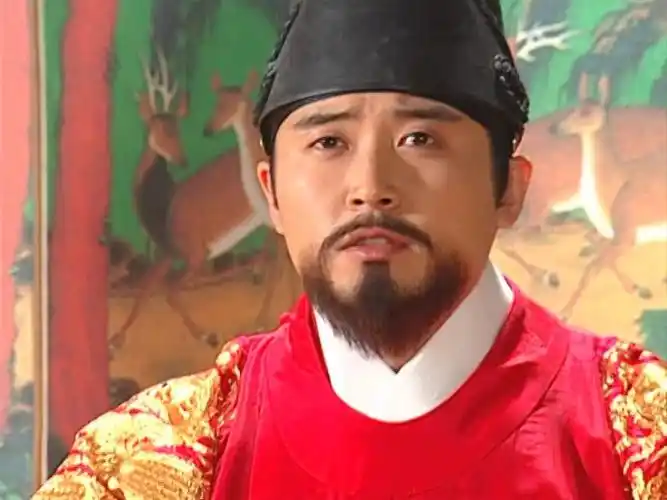 韩剧大长今精彩片段 皇上听说郑尚宫已经病危出宫 也很是忧伤 只能派