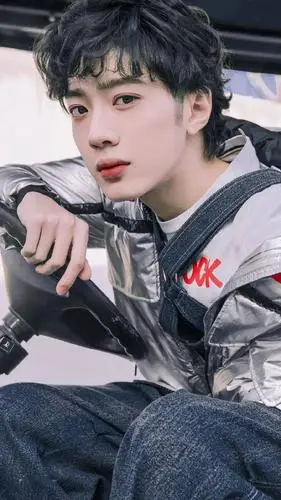 手机壁纸赖冠霖